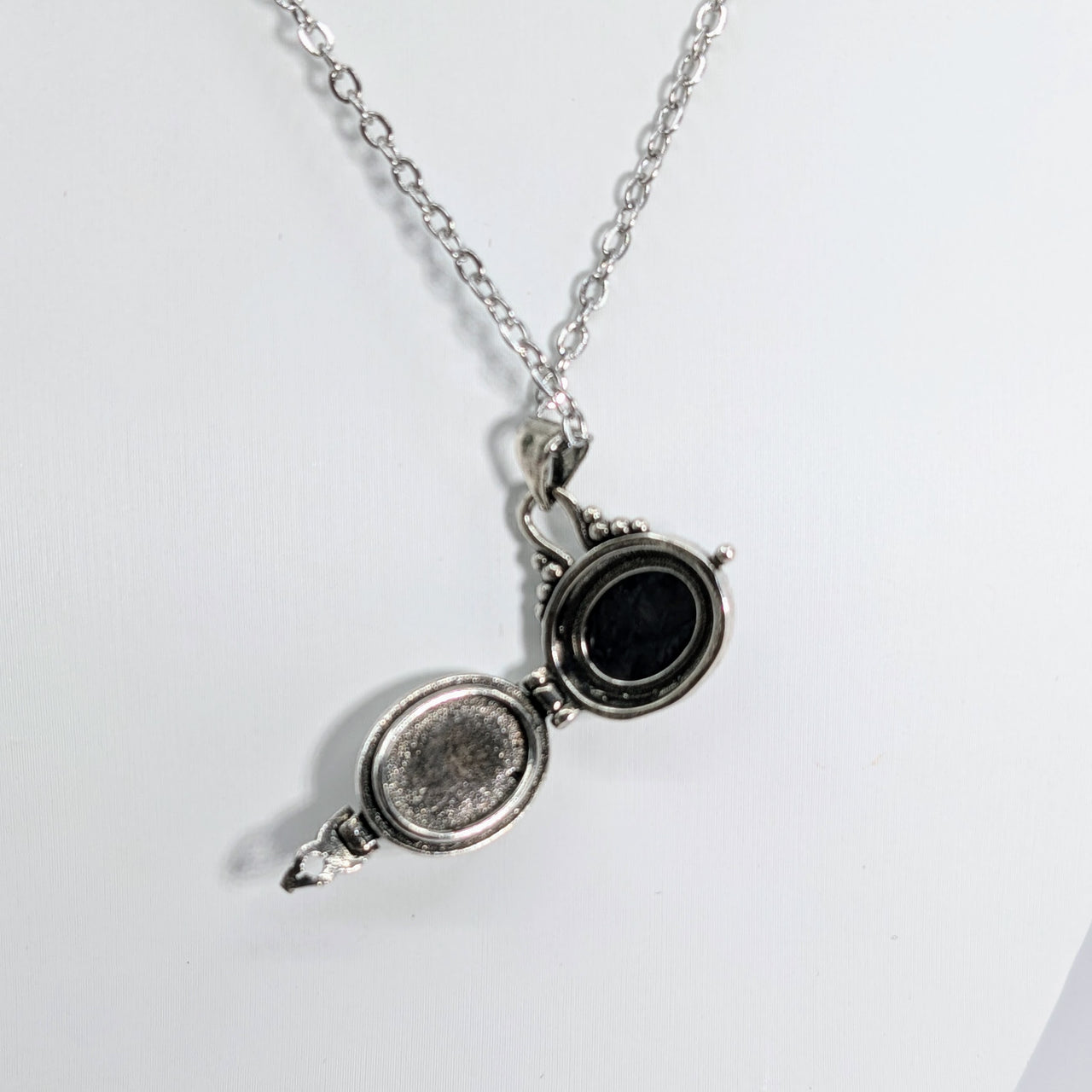 Silversheen Obsidian .75" Locket Necklace 17" Silver Plated #LV5781