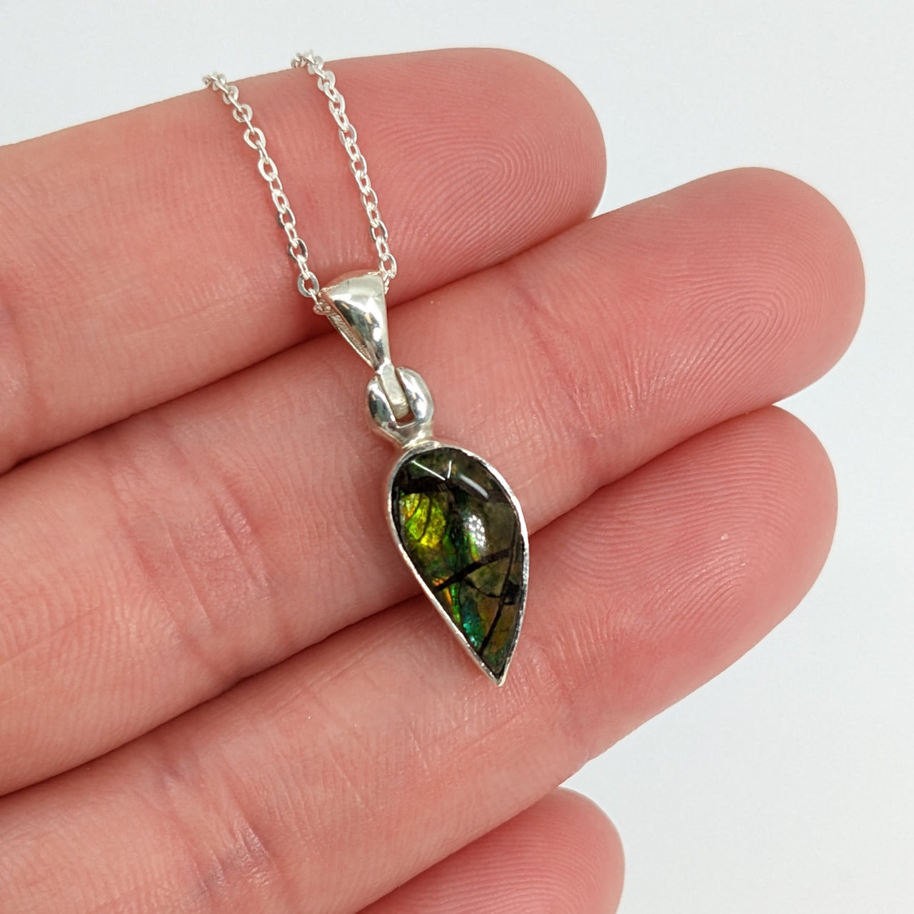 Ammolite 18’ Sterling Silver Pendant with Green Leaf Design (approx. 3g) #SK8914