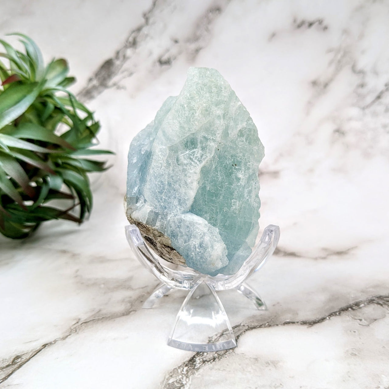 Aquamarine 3.2’ Rough Specimen #LV4622, large green quartz stone on clear glass stand