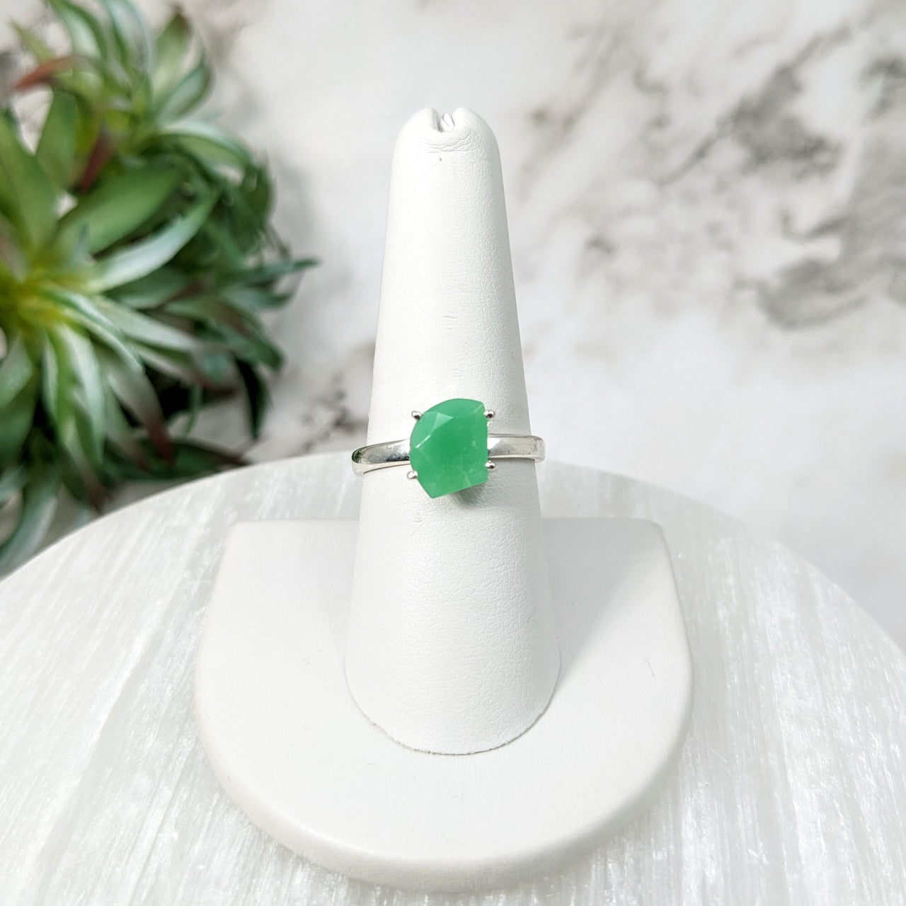 Chrysoprase Sz 8 Faceted Green Jade Ring #LV5127 displayed on a white pedestal