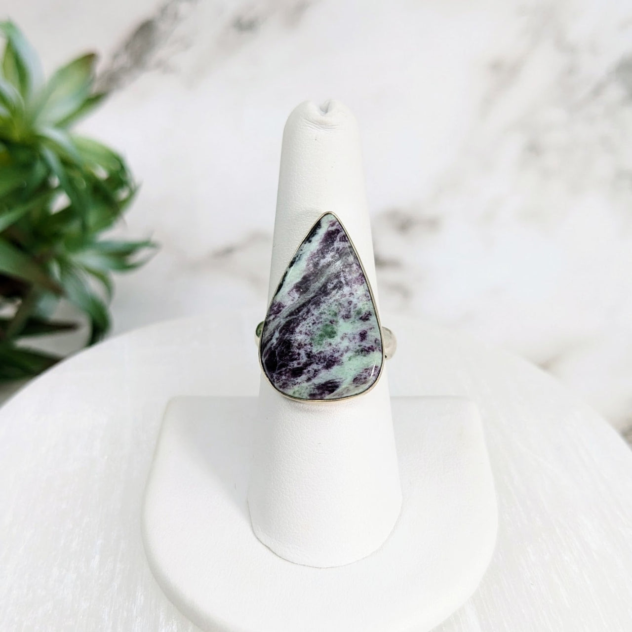 White and green Kammererite teardrop ring with black stone in size 7.5, product #LV4245