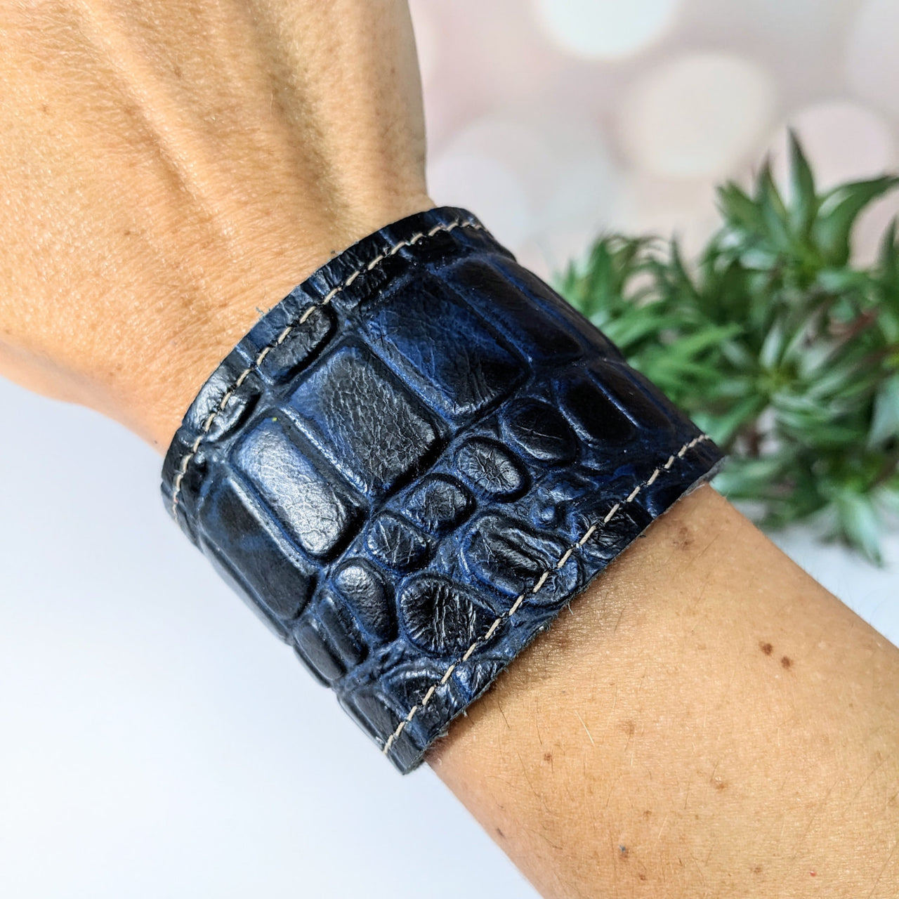 Black leather cuff bracelet with zipper pouch, adjustable 7-8’ #LV2751