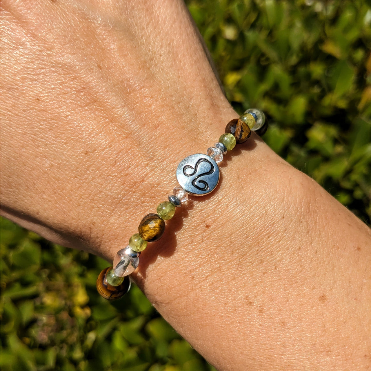 Handmade Leo Zodiac Bracelet with Blue and Yellow Glass Bead - 7’ Astrology Sign Jewelry