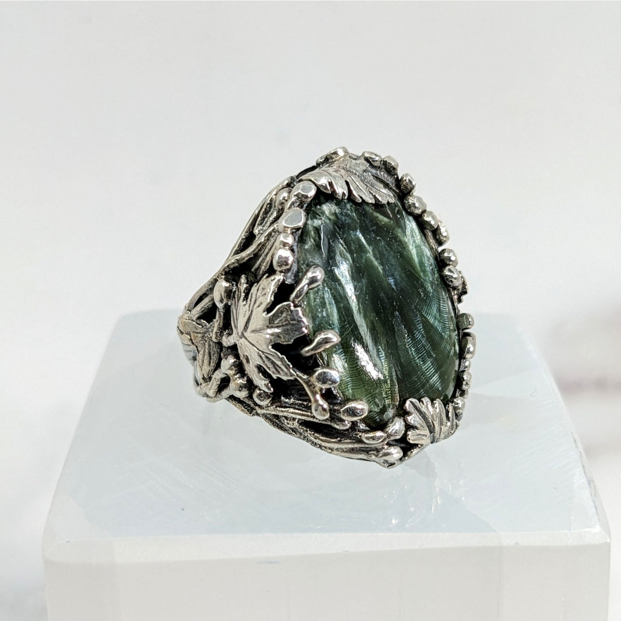 Green tourmaline stone ring with leaf design, Seraphinite Jumbo S.S. Leaf Ring Sz. 6 #LV1727