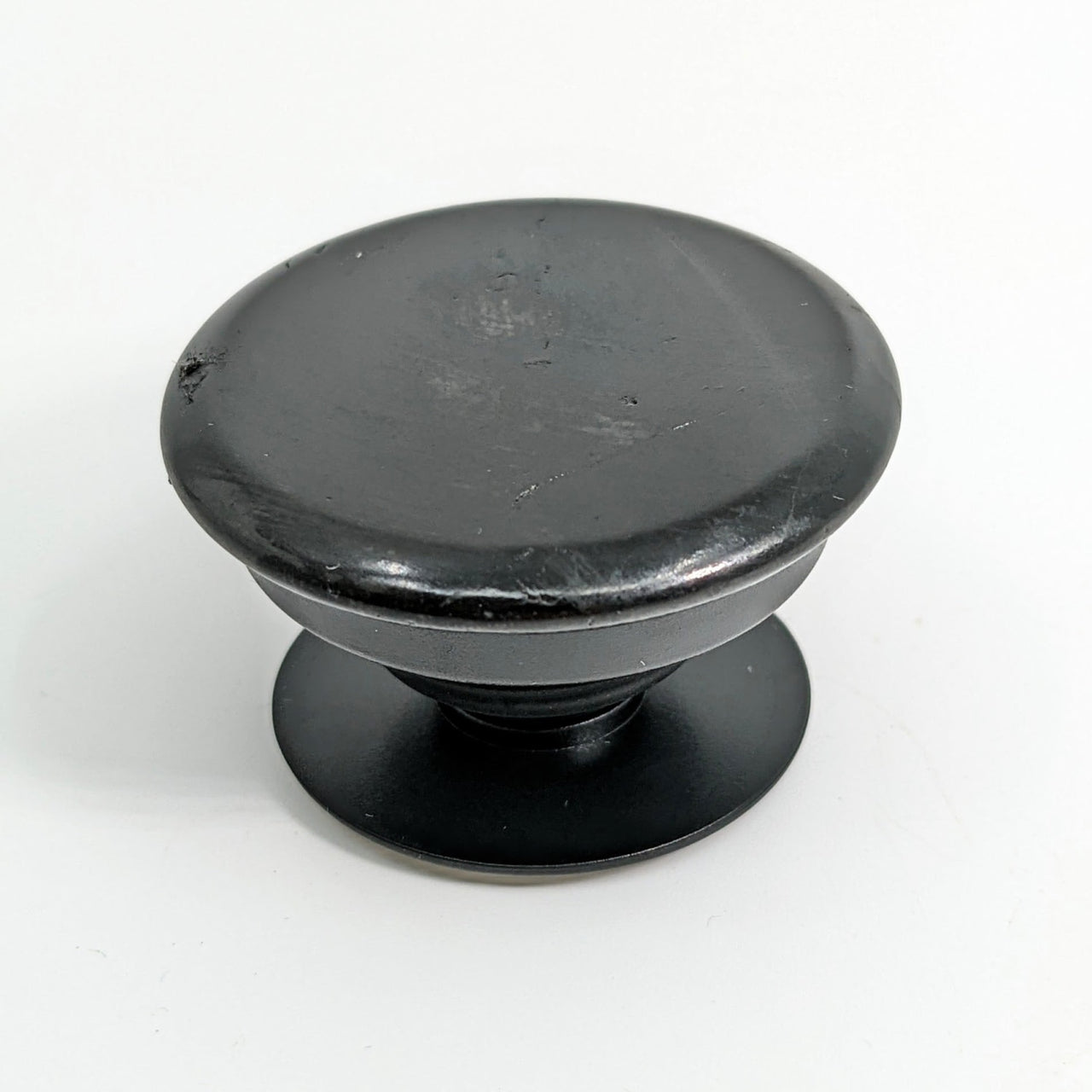 Shungite Pop Socket: Black knob with round design, 1.8’ size, 22g, model #SK9071