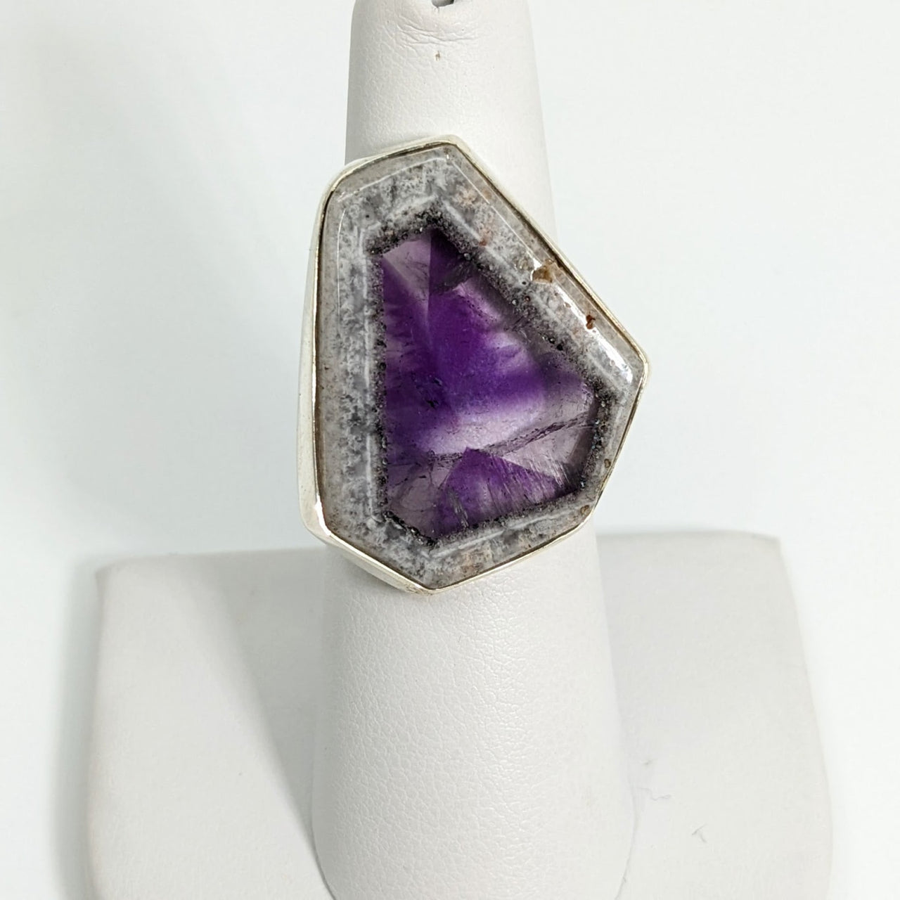 Star Amethyst Sterling Silver Ring Sz 7 with a stunning purple stone in the center