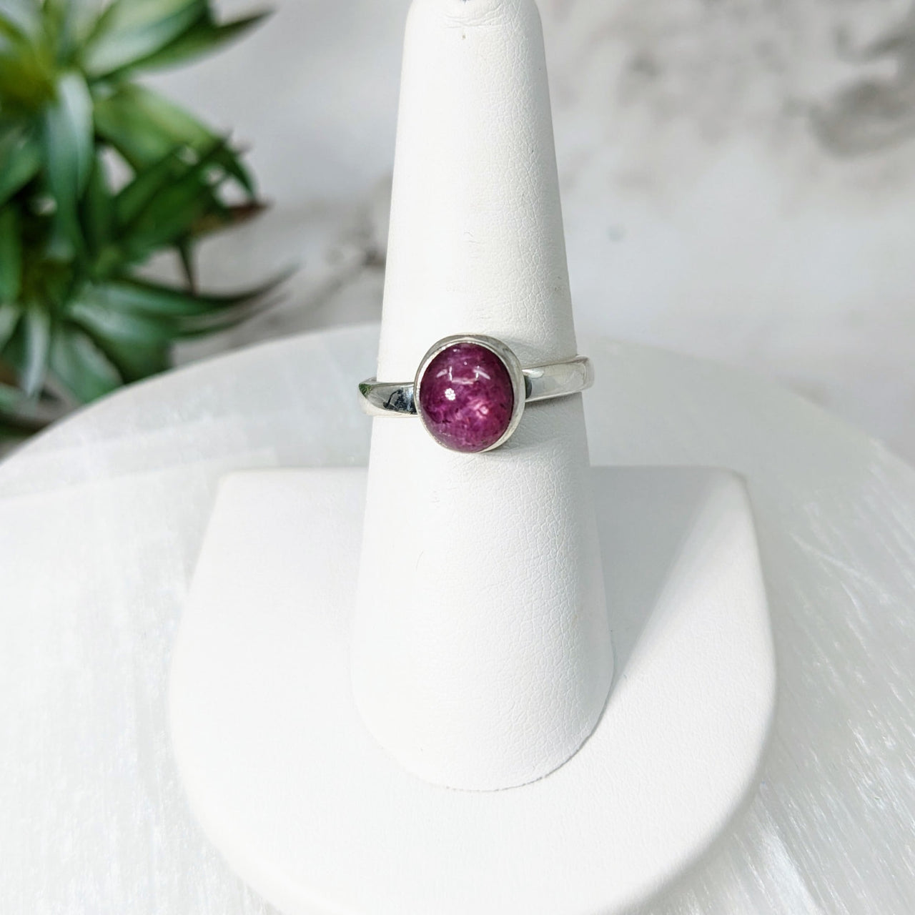 Star Ruby S.S. Oval Ring #LV5019 – pink tourmal stone ring on white pedestal