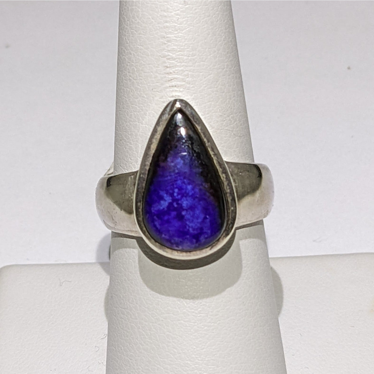 Sugilite Rings #J803 - Elegant ring featuring a striking blue stone centerpiece