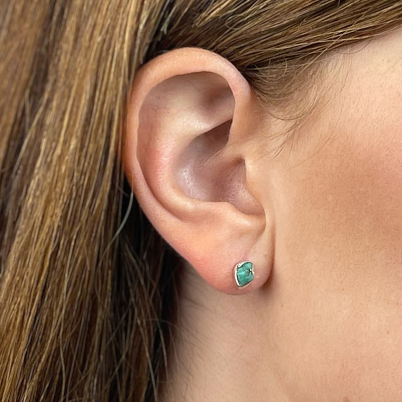 Woman wearing green stone earring from Turquoise Jewelry sterling silver gift set